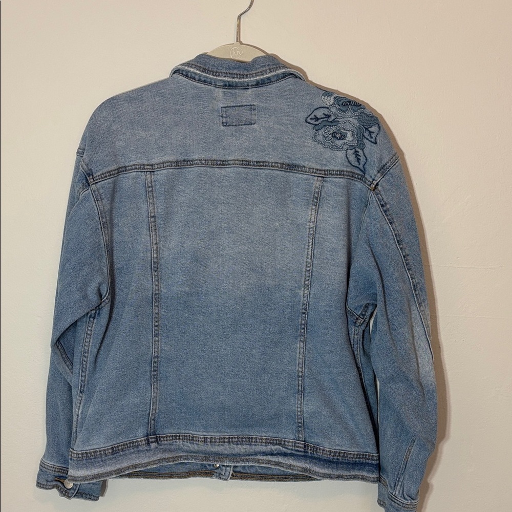Universal Thread Light Blue Denim Jacket with Floral Embroidery - Picture 3 of 14